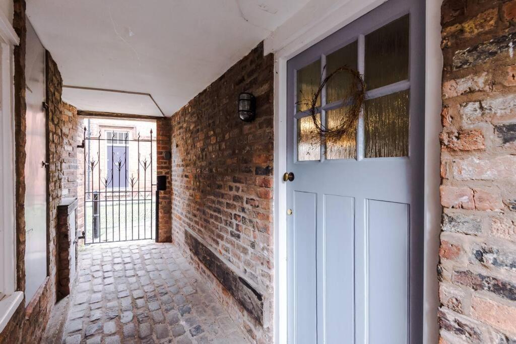 Rustic Chester Cottage Near Shops & Terrace Exterior foto