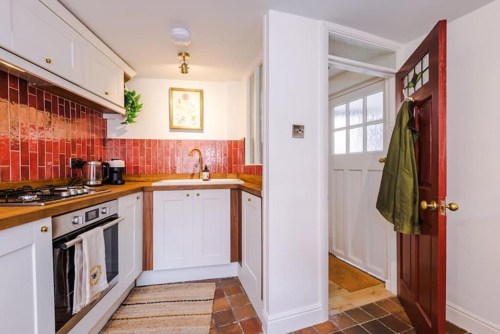 Rustic Chester Cottage Near Shops & Terrace Exterior foto