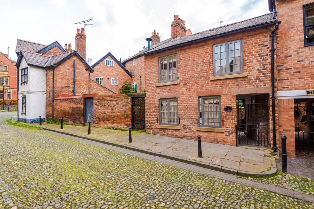 Rustic Chester Cottage Near Shops & Terrace Exterior foto